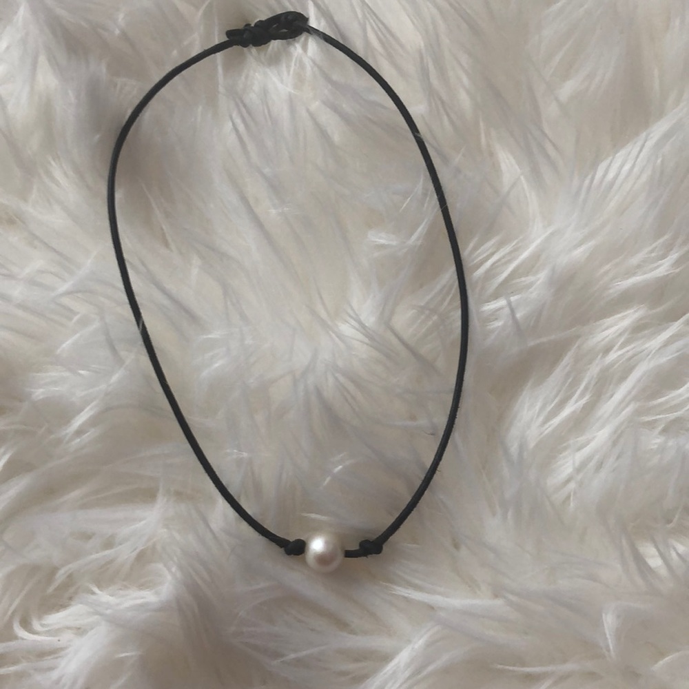 Pearl chocker